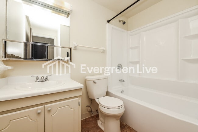 Building Photo - 8811 Foxgate Ct