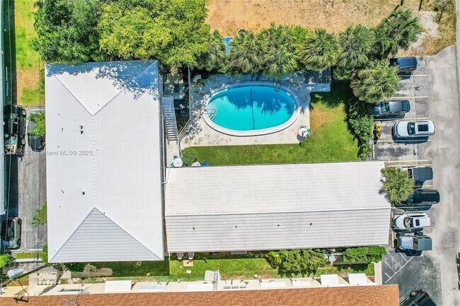 Building Photo - 3217 NE 11th St