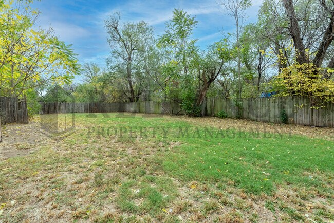 Building Photo - 508 N Tracy St