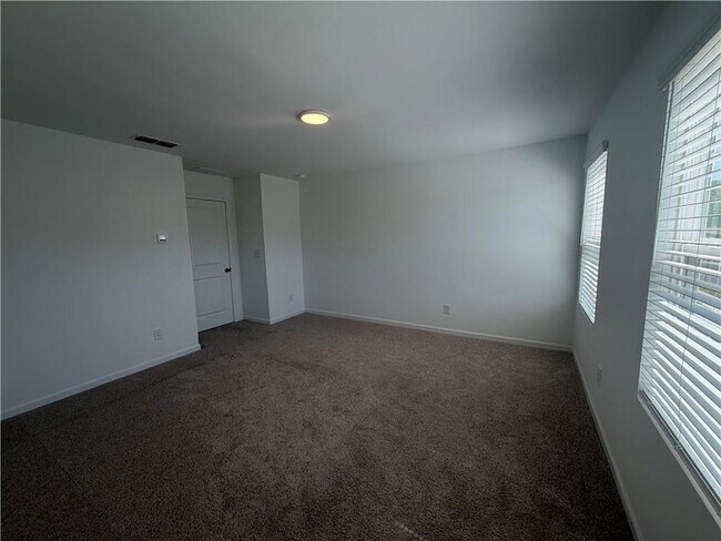 Building Photo - 214 Kinship Dr