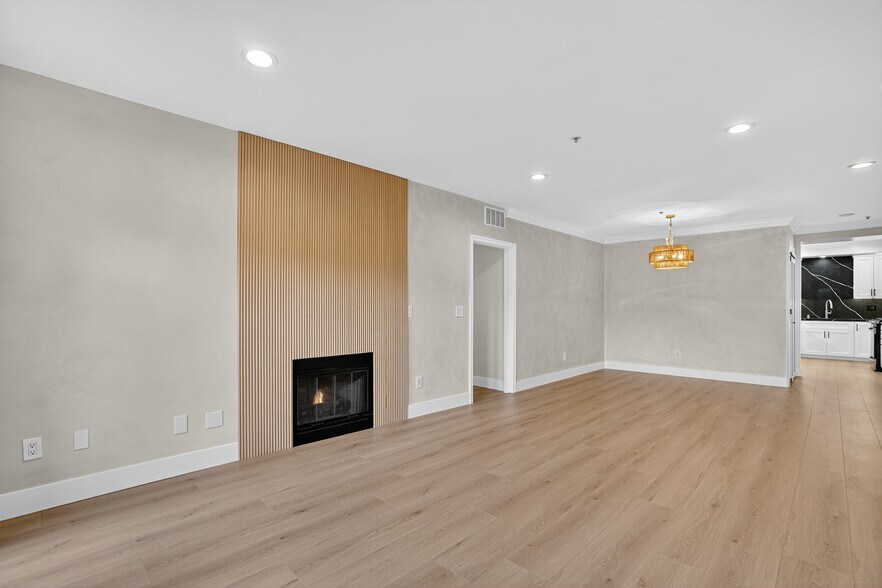 Gas fireplace - 8541 Alcott St