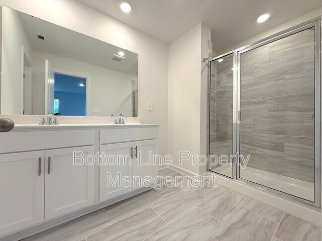 Building Photo - 8024 Hidden Spgs Trl