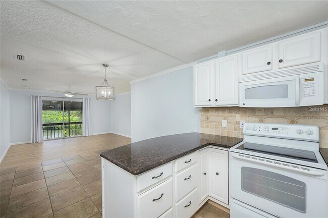 Building Photo - 2608 Hidden Lake Dr N