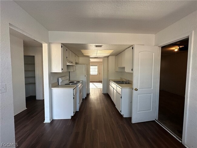 Building Photo - 2429 George Ave S