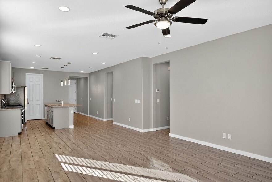 Building Photo - 10810 W Grant St