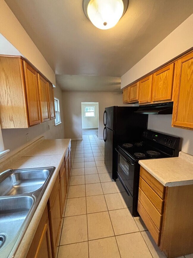 Building Photo - 926 N Linview Ave
