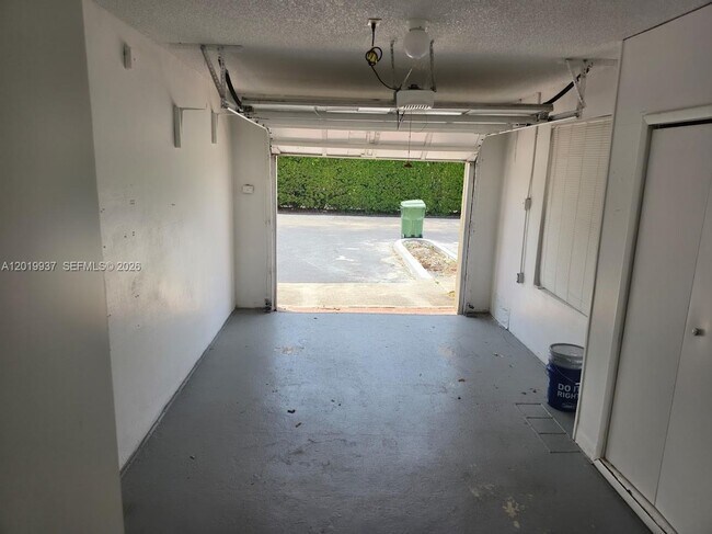 Building Photo - 1325 NW 124th Ave