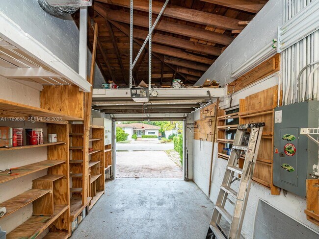 Building Photo - 9441 Byron Ave