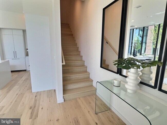 Building Photo - 3130 Potomac Ave