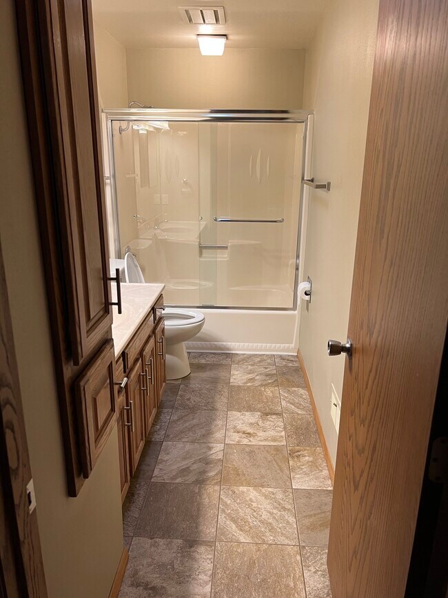 2nd floor bathroom (BA 2) - 1224 E Longview Dr