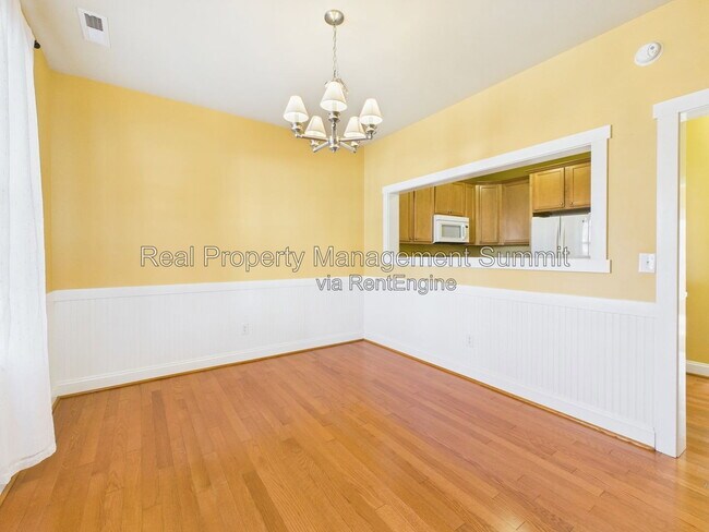 Building Photo - 350 Marquette Ct