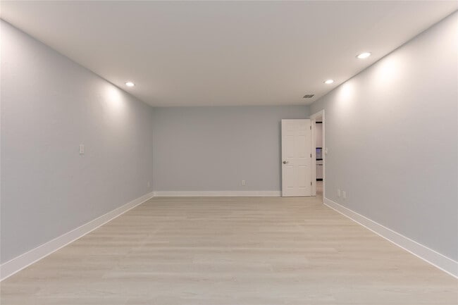 Building Photo - 13401 SW 83rd Ave