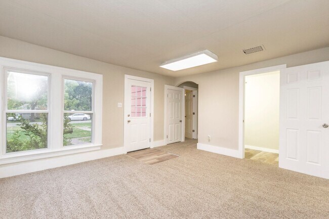 Building Photo - 115 3rd St NW