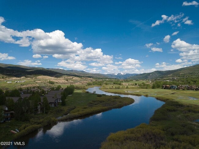 Building Photo - 1902 Crazy Horse Cir