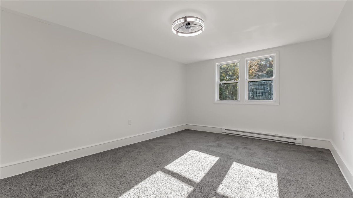 Building Photo - 960 Main St