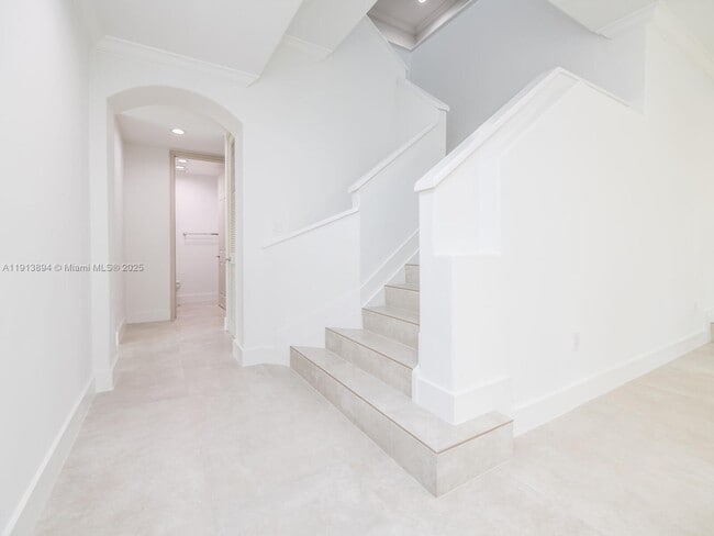 Building Photo - 20729 NE 32nd Ave