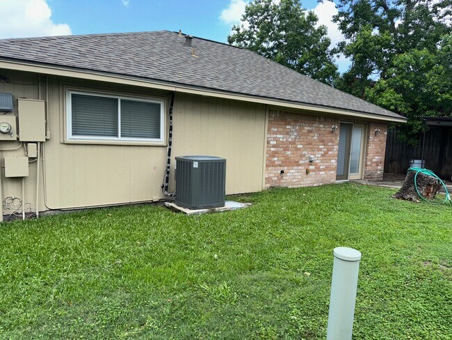 Building Photo - 5211 Court Rd