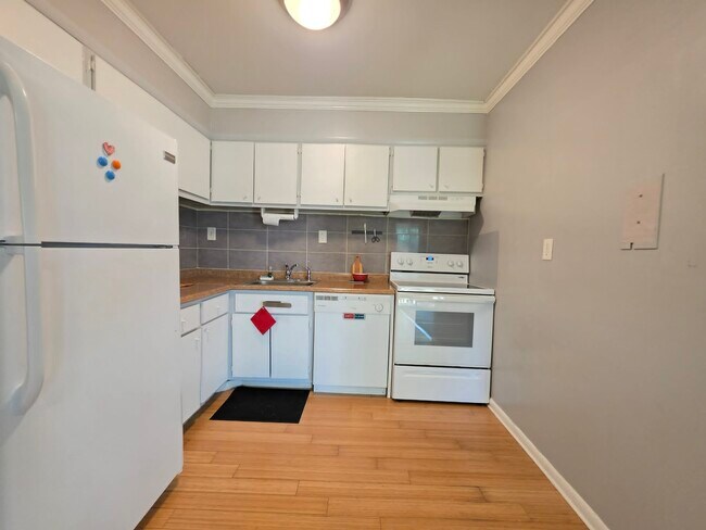 Building Photo - 1010 Adams Ave