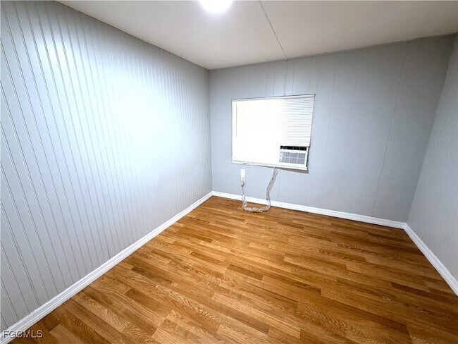 Building Photo - 240 State St