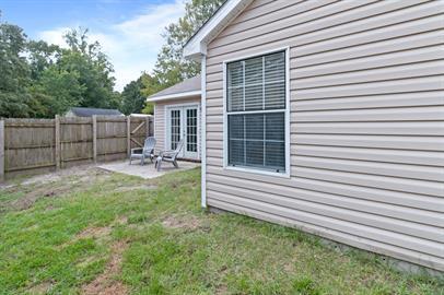 Building Photo - Charming 2-bedroom, 2-bath home.
