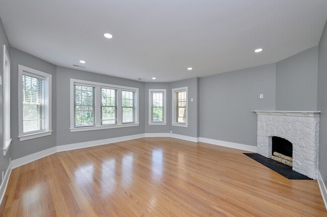 Building Photo - 5439 N Campbell Ave