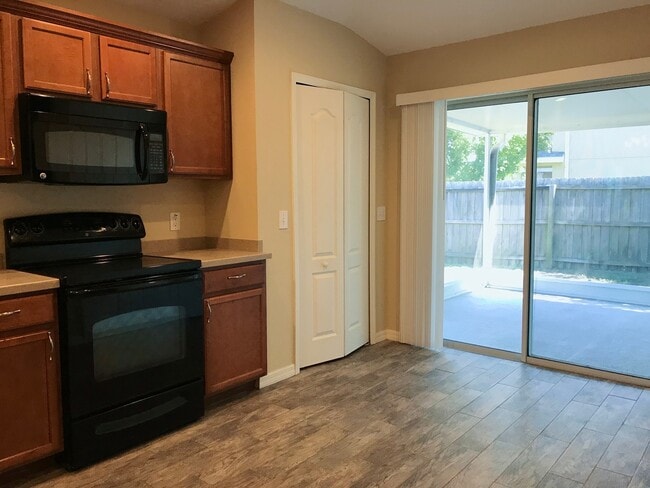Building Photo - Beautiful 3 Bedroom 2 Bath for Rent in Spring Hill!
