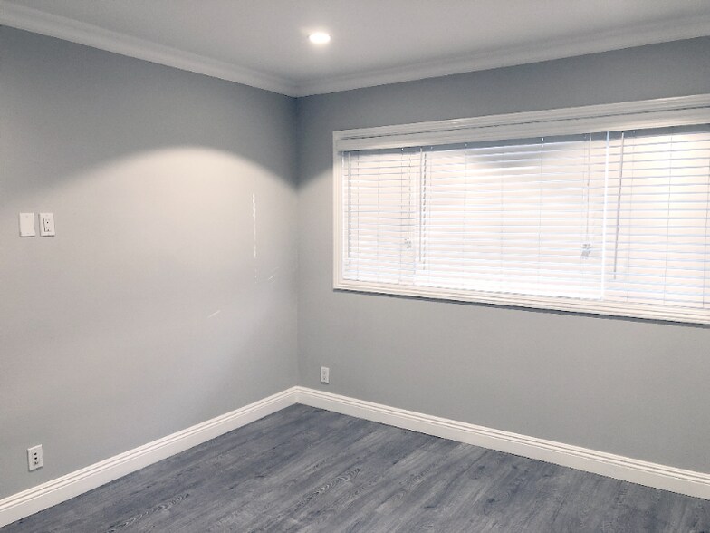 Building Photo - 1824 N Gramercy Pl