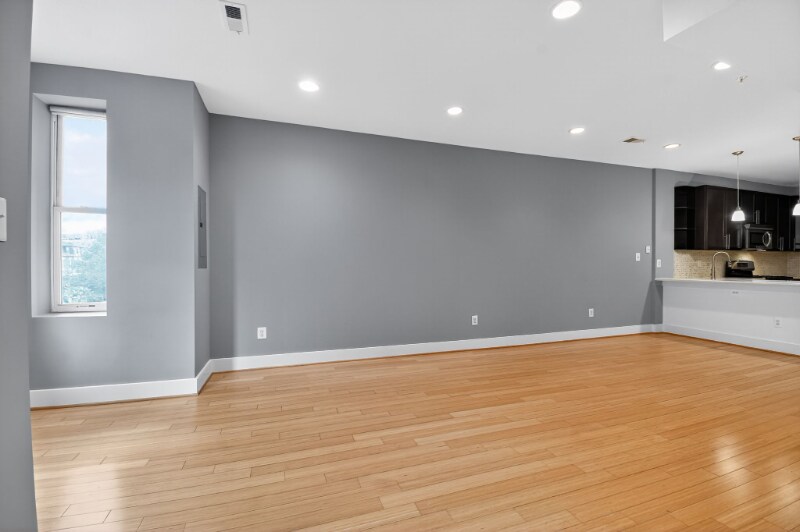Building Photo - 1241 Kenyon St NW