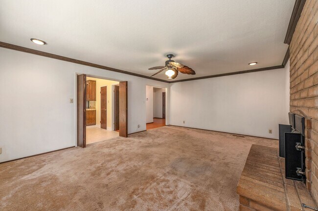 Building Photo - 3 Bedroom 2.5 Bathroom SFH in Los Altos!