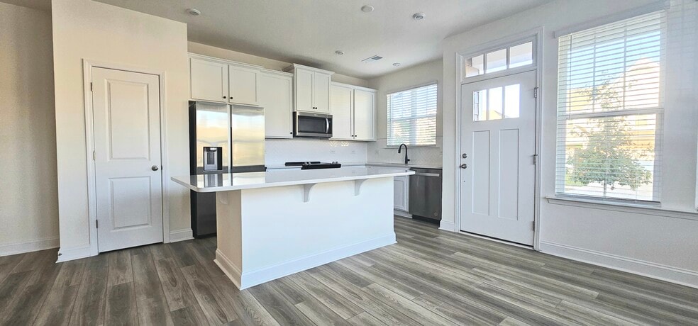 Building Photo - 1534 Cedar Tree Dr