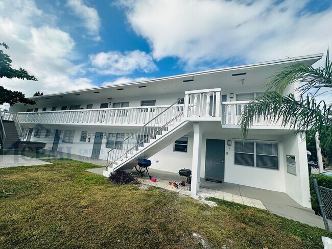 Interior Photo - 523 S K St Lake Worth, FL 33460