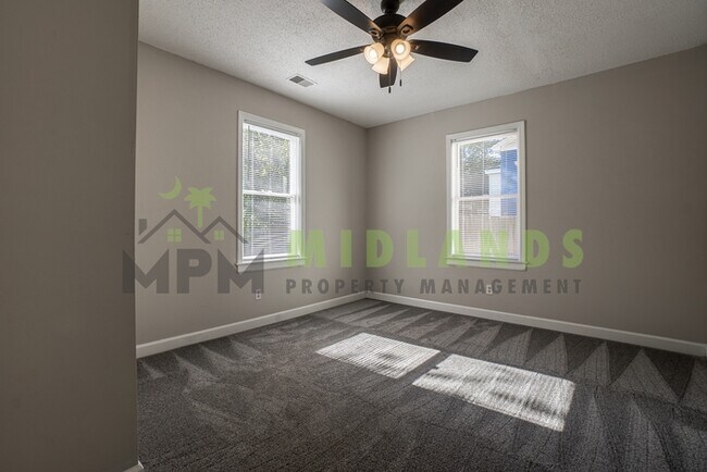 Building Photo - 928 Columbia College Dr
