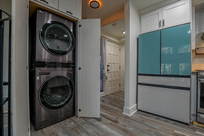 Building Photo - 3200 Rim Cove Dr