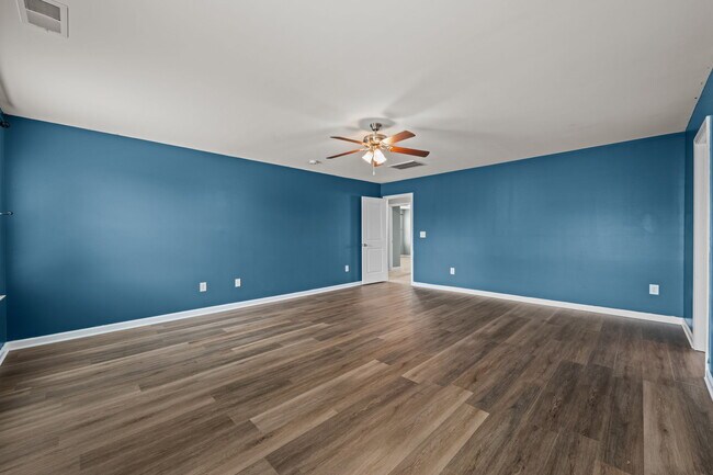 Building Photo - 305 Frida Rd
