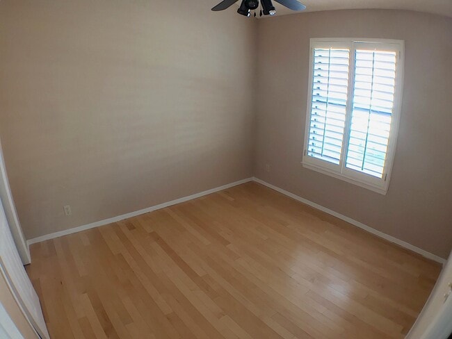 Building Photo - North Hills 3 Bed Refrig A/C!