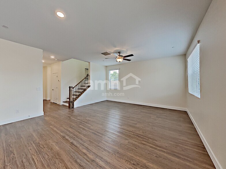 Building Photo - 5968 W Columbine Dr