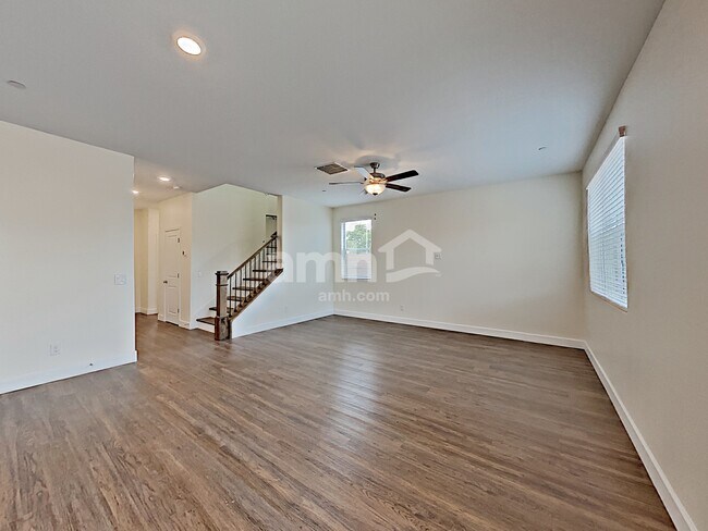Building Photo - 5968 W Columbine Dr