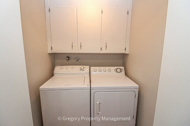 Building Photo - Charming, Well Maintained 4 Bedroom, 2.5 Bathroom Bothell Area Home in Northshore S.D. Spacious F...