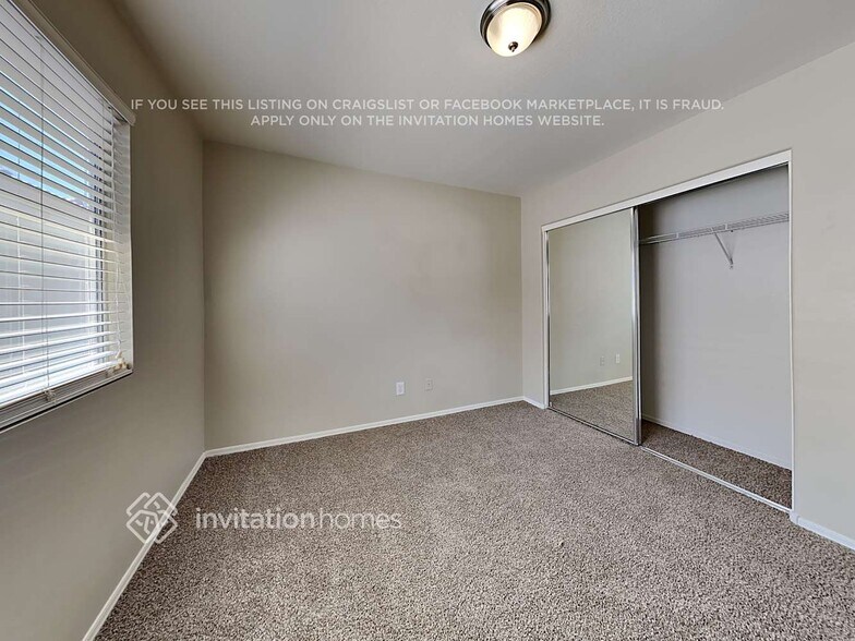 Building Photo - 1515 E Sheraton Ln