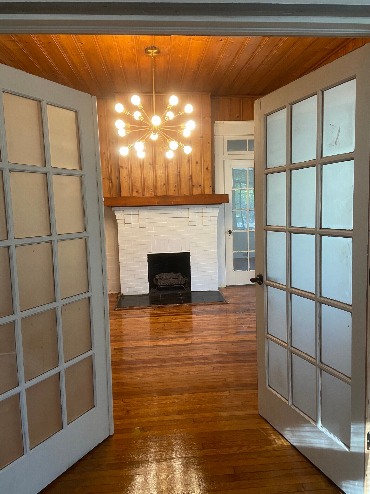 Fireplace and secondary entrance - 616 W Azeele St