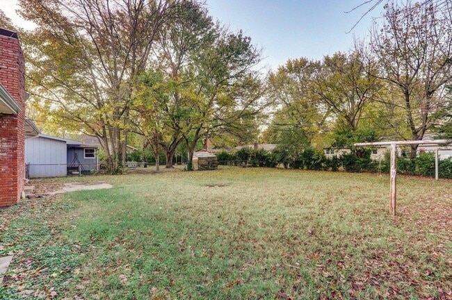 Building Photo - 3 Bedroom | 2 Bathroom | 2 Car Garage | Springfield MO | Fenced Back Yard!