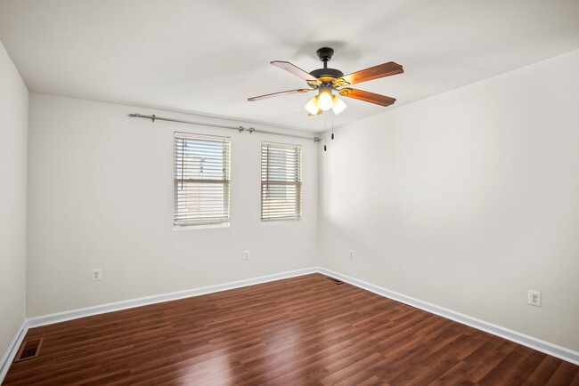 Building Photo - Cozy 2 BR 1.5 Ba Townhome by Patterson Park