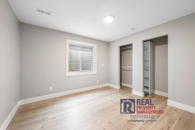 Building Photo - MOVE IN SPECIAL - Beautiful Brand New 6 be...
