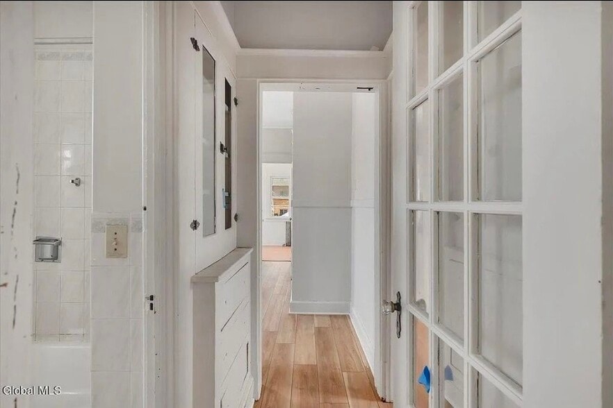 Building Photo - 6 W Erie St