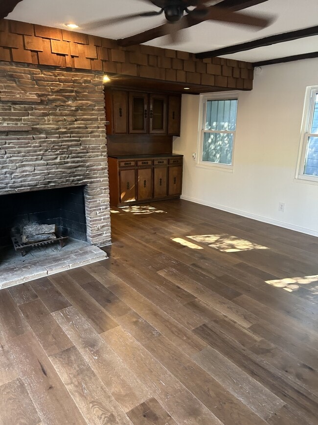 Building Photo - 1922 Vassar St