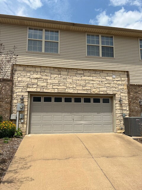 Building Photo - 4104 Hunter Way