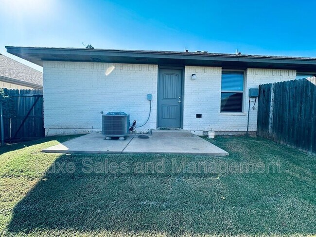 Building Photo - 11412 N Lincoln Blvd