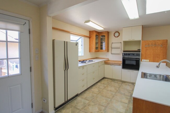 Building Photo - 4 Bedroom House with Large Backyard Near Cal Poly