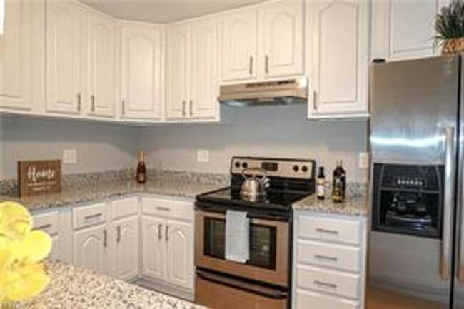 Building Photo - 1350 W 38th St