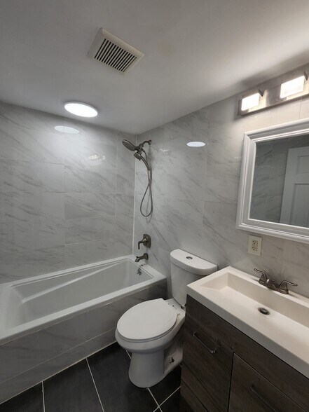 Building Photo - 1-39 Beach 122nd St